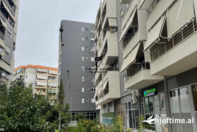 Ambiente Commerciale in Vendita 1+1 a Tirana - 532,000 Euro