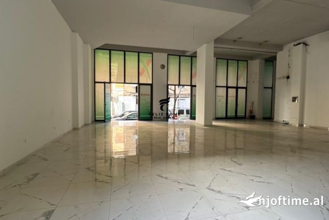 Ambiente Commerciale in Affitto 1+1 a Tirana - 2,700 Euro