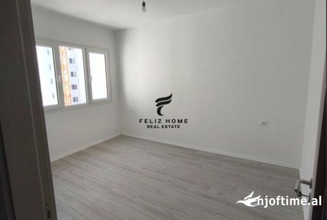 Ambiente Commerciale in Affitto 3+1 a Tirana - 550 Euro