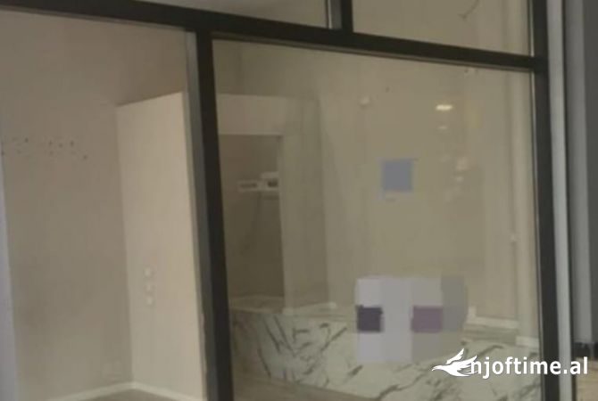 Ambiente Commerciale in Vendita 1+1 a Tirana - 290,000 Euro