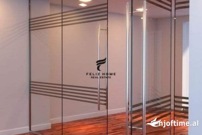 Ambiente Commerciale in Affitto 1+1 a Tirana - 4,200 Euro