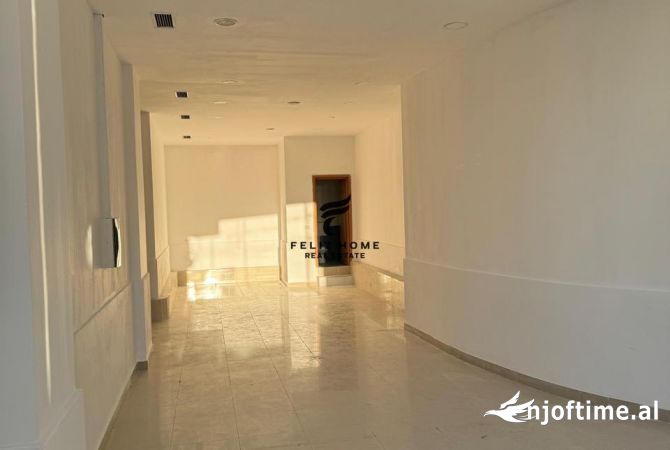 Ambiente Commerciale in Affitto 1+1 a Tirana - 80,000 Leke