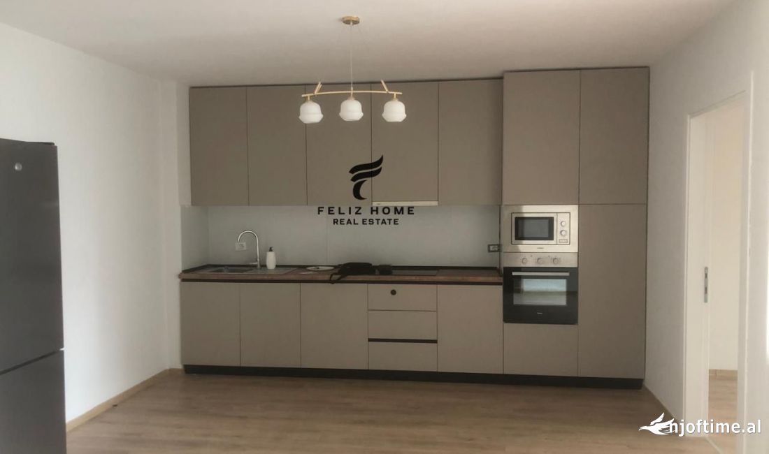 ZYRE ME QERA 138 M2 FUSHA E AVIACIONIT 1000 EURO