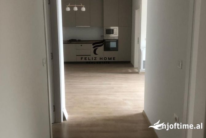 ZYRE ME QERA 138 M2 FUSHA E AVIACIONIT 1000 EURO