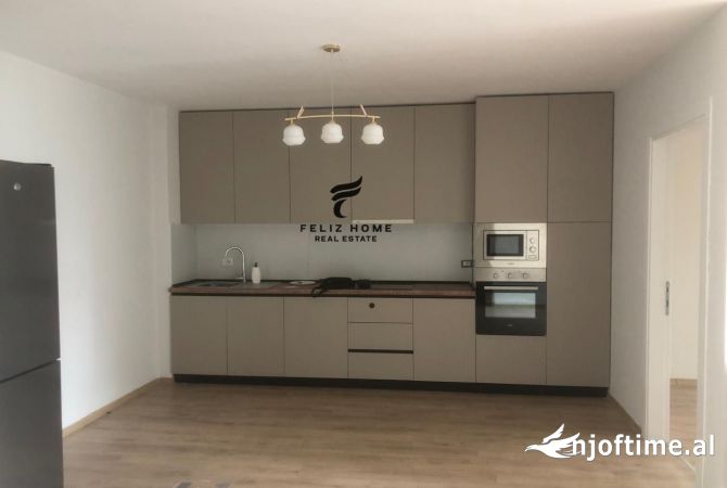 ZYRE ME QERA 138 M2 FUSHA E AVIACIONIT 1000 EURO