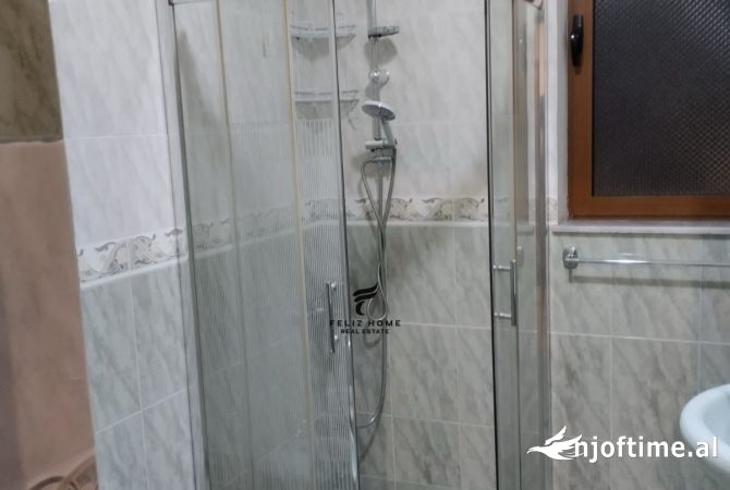 Shtepi me qera Apartament ne Tirane, 3+1, Mobilimi E mobiluar, Pagesa 600  Euro.
