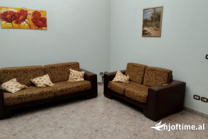 APARTAMENT ME QERA 3+1 QYTET STUDENTI 600 EURO