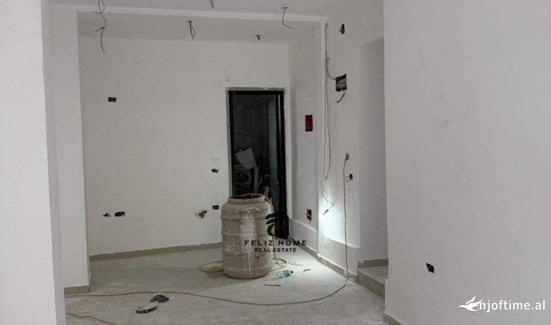 SHITET DYQAN 82 M2 XHAMLLIK 400.000 EURO