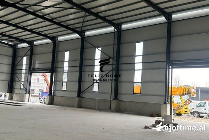 Ambiente Commerciale in Affitto 4+1 a Tirana - 5,000 Euro