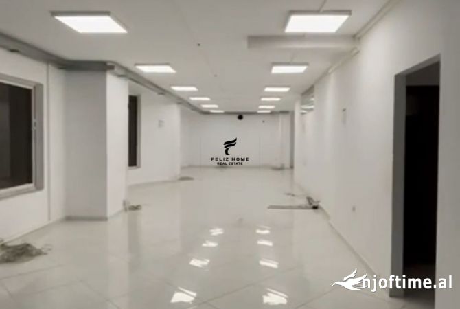 Ambiente Commerciale in Affitto 3+1 a Tirana - 2,200 Euro