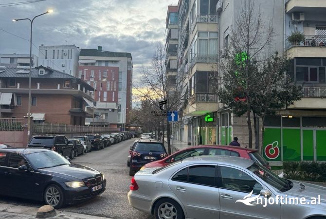 Ambiente Commerciale in Affitto 1+1 a Tirana - 500 Euro