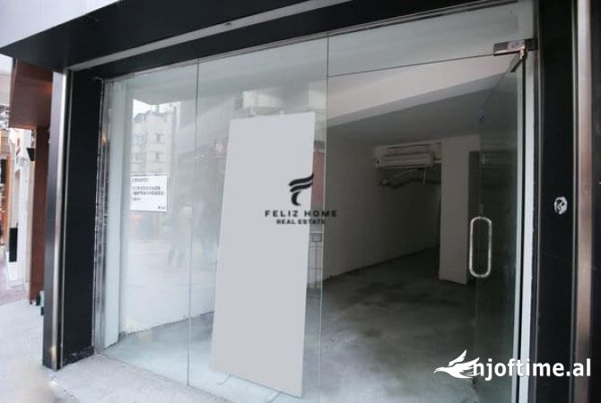 Ambiente Commerciale in Affitto 1+1 a Tirana - 170,000 Leke