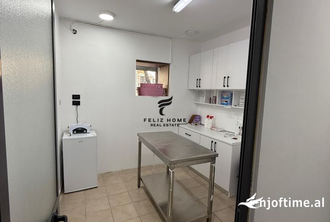 Ambiente Commerciale in Affitto 1+1 a Tirana - 80,000 Leke