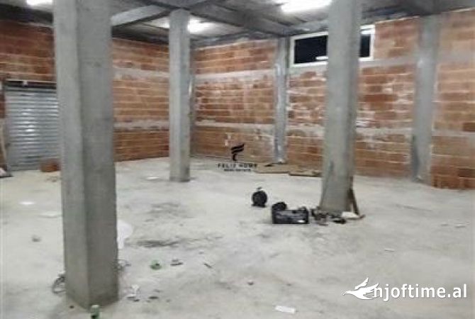 MAGAZINE ME QERA 450 M2 FARKE 1.500 EURO