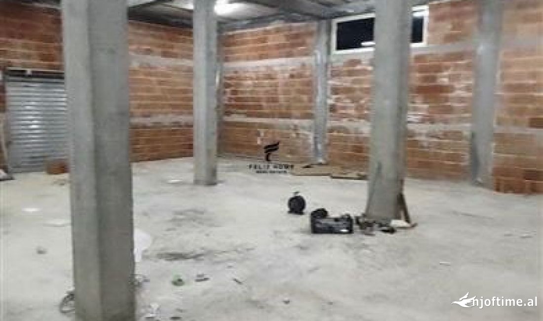 MAGAZINE ME QERA 450 M2 FARKE 1.500 EURO