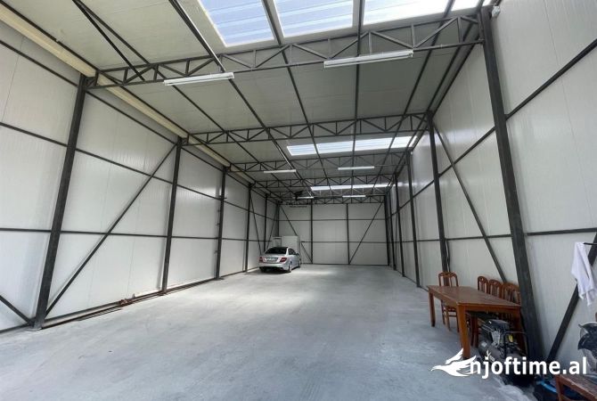 KAPANON ME QERA 210 M2 SAUK 1.000 EURO