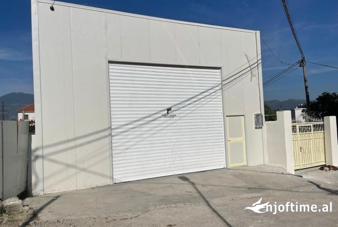 KAPANON ME QERA 210 M2 SAUK 1.000 EURO