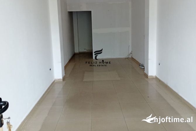 Ambiente Commerciale in Affitto 1+1 a Tirana - 40,000 Leke