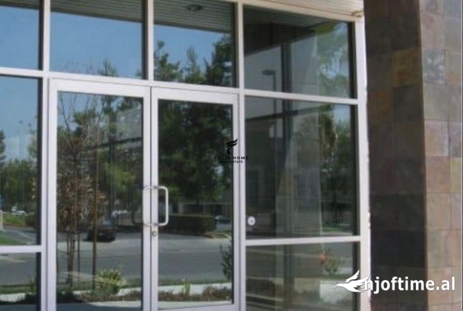 Ambiente Commerciale in Affitto 1+1 a Tirana - 500 Euro