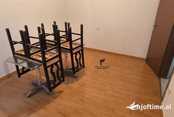 Ambiente Commerciale in Affitto 3+1 a Tirana - 1,200 Euro