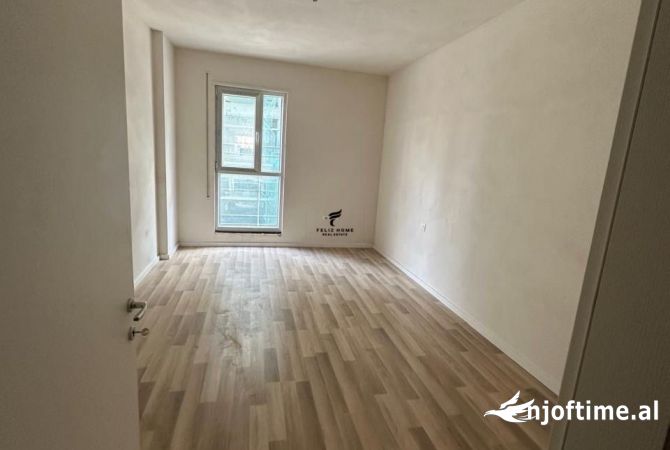 Ambiente Commerciale in Affitto 3+1 a Tirana - 500 Euro
