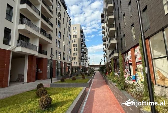 Ambiente Commerciale in Affitto 3+1 a Tirana - 400 Euro