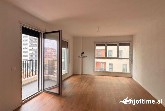 Ambiente Commerciale in Affitto 3+1 a Tirana - 400 Euro