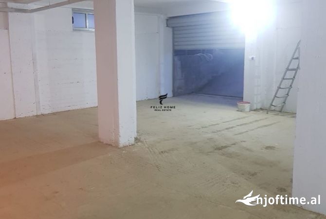 Ambiente Commerciale in Affitto 4+1 a Tirana - 350 Euro