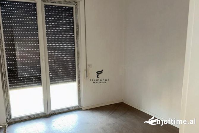 Ambiente Commerciale in Affitto 3+1 a Tirana - 1,100 Euro