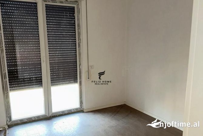 Ambiente Commerciale in Affitto 3+1 a Tirana - 1,100 Euro