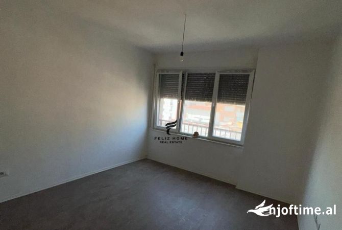 Ambiente Commerciale in Affitto 3+1 a Tirana - 1,100 Euro