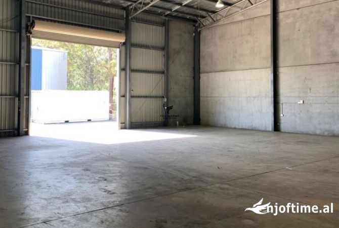 Ambiente Commerciale in Affitto 4+1 a Tirana - 1,200 Euro