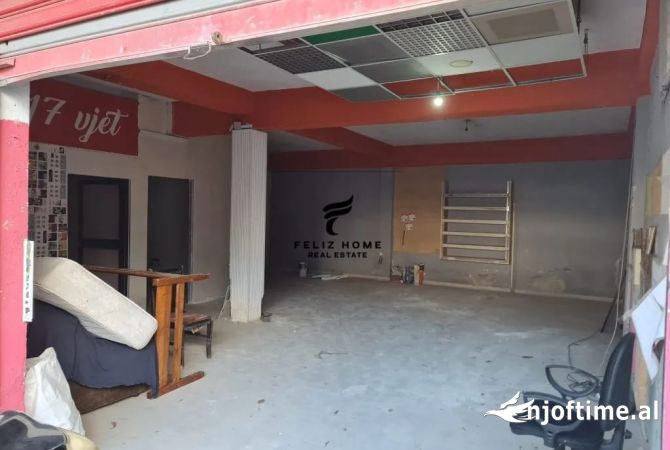 Ambiente Commerciale in Affitto 4+1 a Tirana - 2,000 Euro
