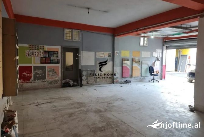 Ambiente Commerciale in Affitto 4+1 a Tirana - 2,000 Euro