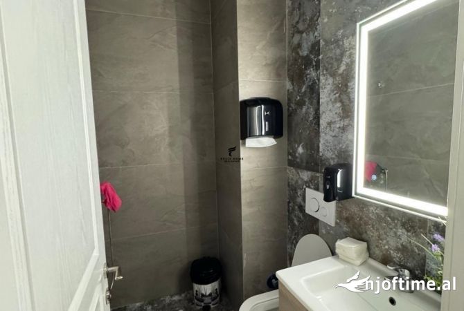 ZYRE ME QERA 55 M2 GOLDEN PARK 600 EURO