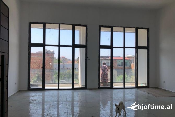 SHITET DYQAN 89 M2 XHAMLLIK 250.000 EURO