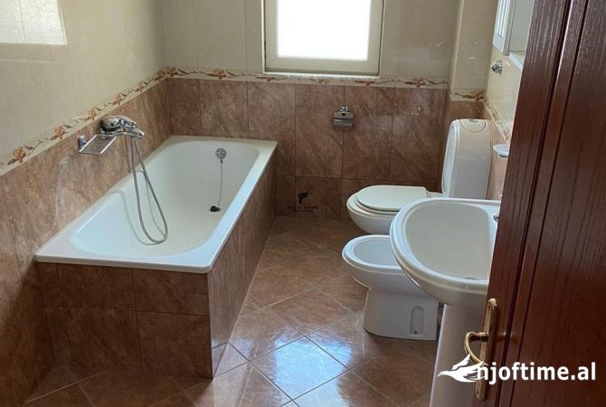 ZYRE ME QERA 250 M2 KODRA E DIELLIT 1.000 EURO