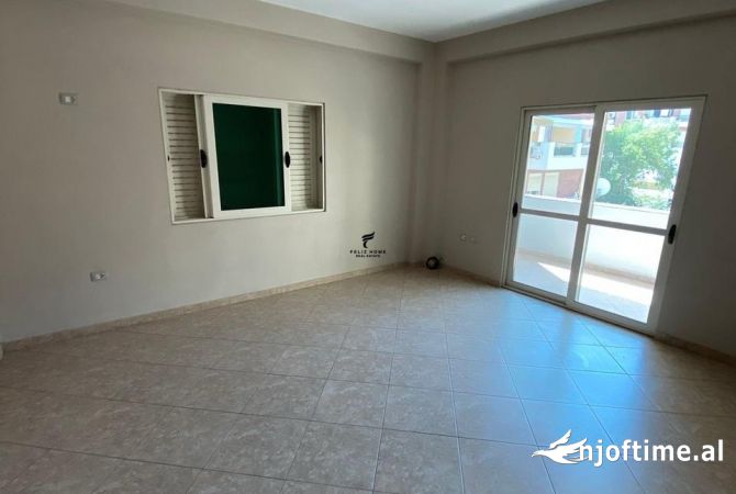 ZYRE ME QERA 250 M2 KODRA E DIELLIT 1.000 EURO