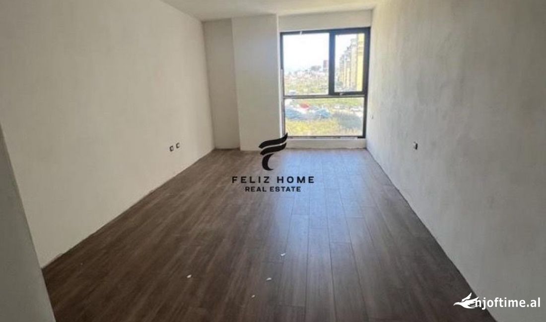 ZYRE ME QERA 81 M2 FUSHA E AVIACIONIT 600 EURO