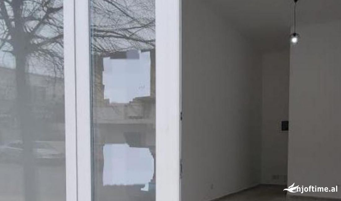 AMBIENT BIZNESI ME QERA 57 M2 YZBERISHT 700 EURO