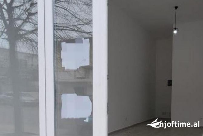 AMBIENT BIZNESI ME QERA 57 M2 YZBERISHT 700 EURO