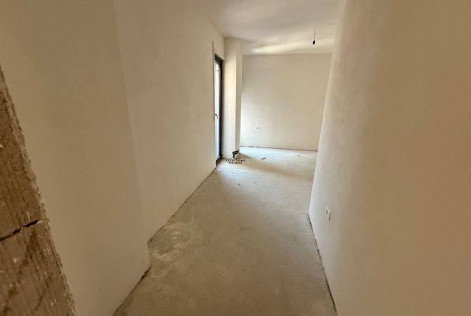 Shtepi ne shitje Apartament ne Tirane, 2+1, Mobilimi Bosh, pa mobiluar, Pagesa 305,000  Euro.
