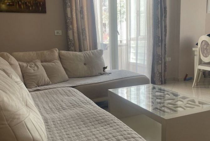 APARTAMENT ME QERA 1+1 FRESK 400 EURO