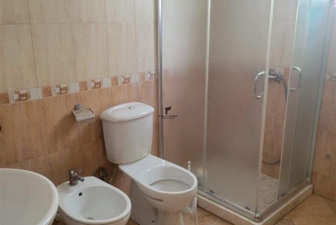 Shtepi ne shitje Shtepi Private ne Tirane, 3+1, Mobilimi E mobiluar, Pagesa 275,000  Euro.