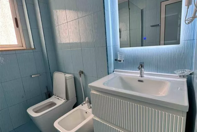 Shtepi me qera Apartament ne Tirane, 2+1, Mobilimi E mobiluar, Pagesa 1,000  Euro.