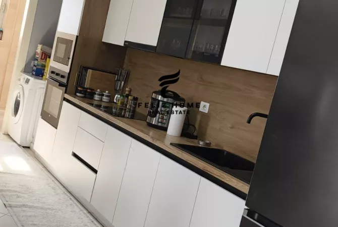 Shtepi ne shitje Apartament ne Tirane, 1+1, Mobilimi E mobiluar, Pagesa 110,000  Euro.