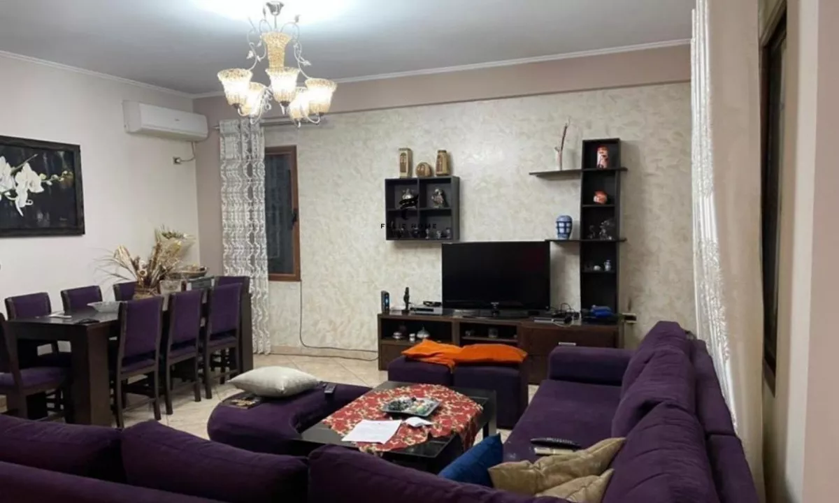 Shtepi ne shitje Apartament ne Tirane, 3+1, Mobilimi E mobiluar, Pagesa 228,000  Euro.