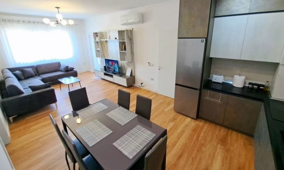 Shtepi me qera Apartament ne Tirane, 2+1, Mobilimi E mobiluar, Pagesa 1,250  Euro.