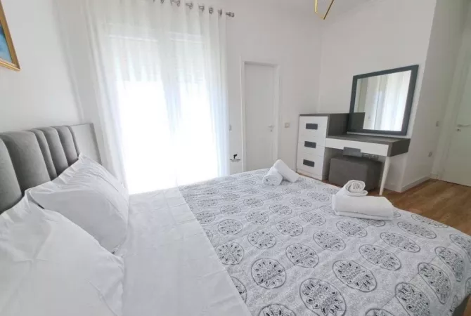 Shtepi me qera Apartament ne Tirane, 2+1, Mobilimi E mobiluar, Pagesa 1,250  Euro.