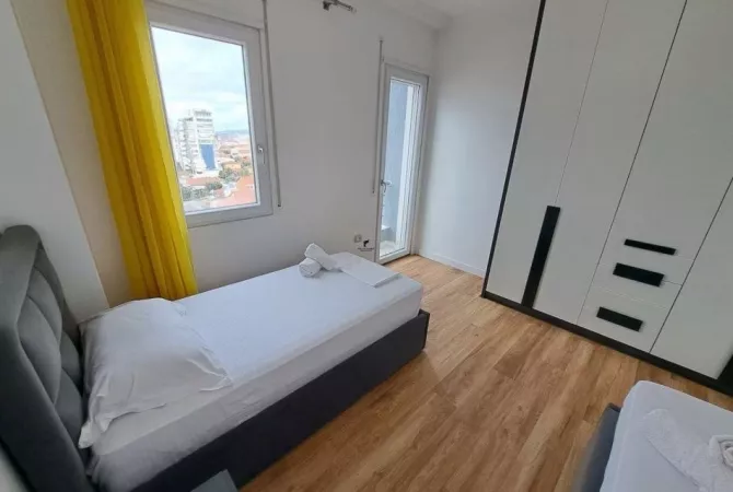 Shtepi me qera Apartament ne Tirane, 2+1, Mobilimi E mobiluar, Pagesa 1,250  Euro.